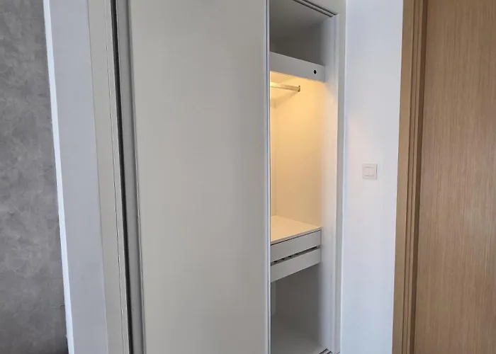 Hyde Sukhumvit11 Near-bts Nana *